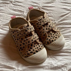 Cat & Jack toddler girl size 9 shoe